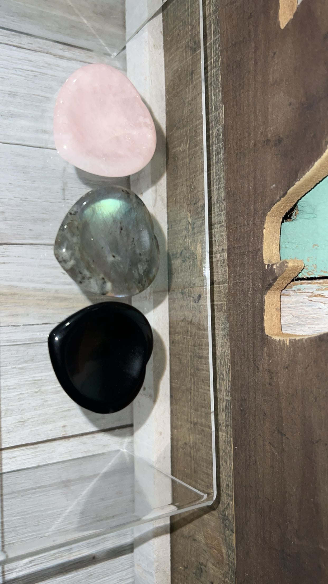 Thumb heart shaped stones