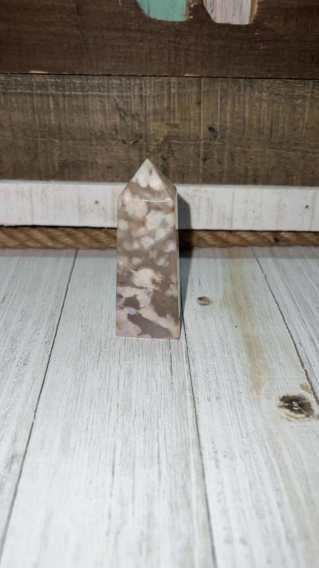 Small flower agate tower