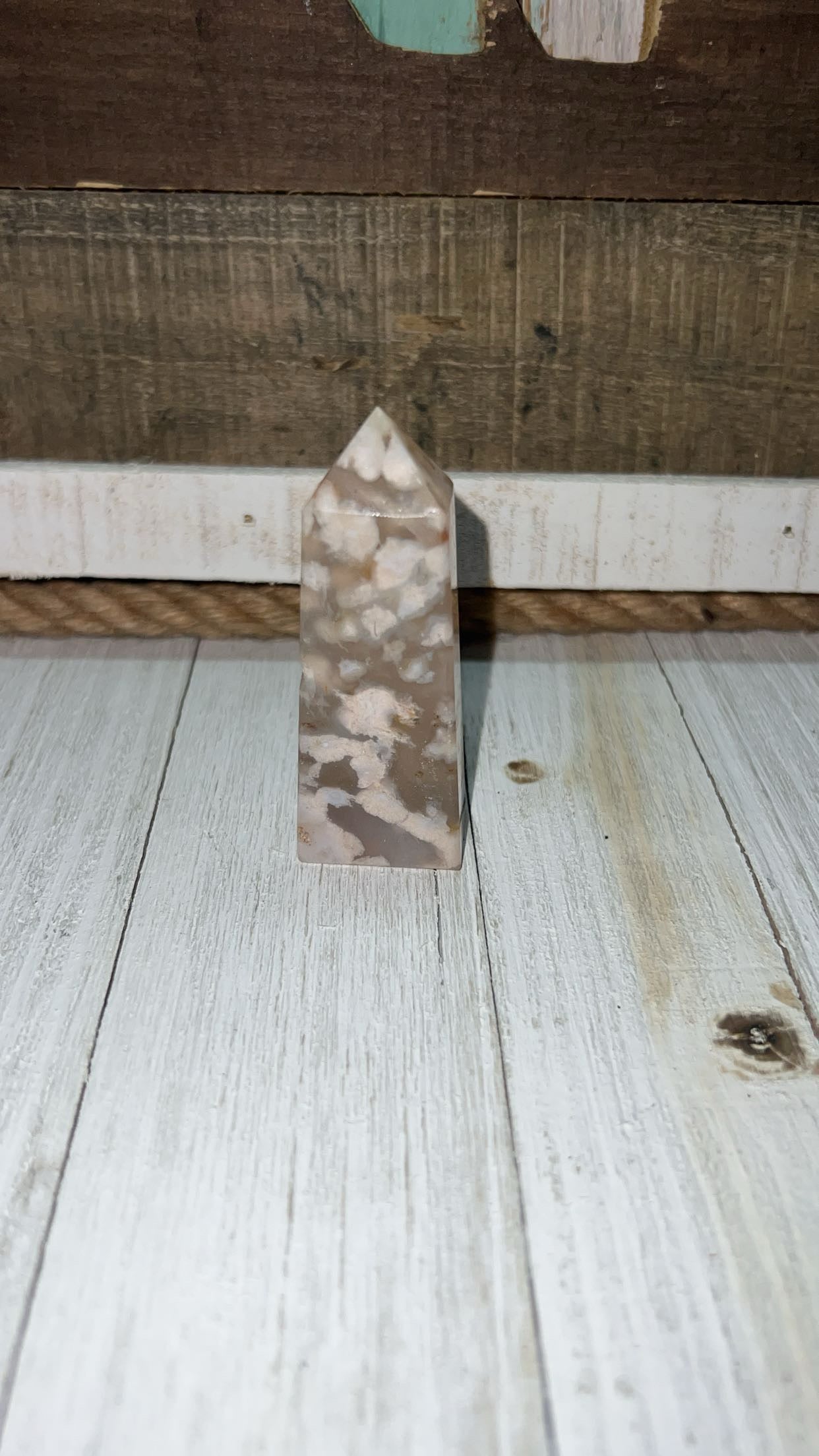 Small flower agate tower