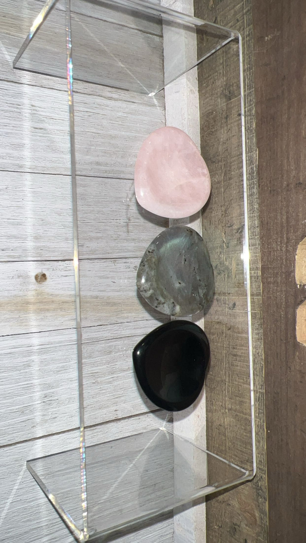 Thumb heart shaped stones