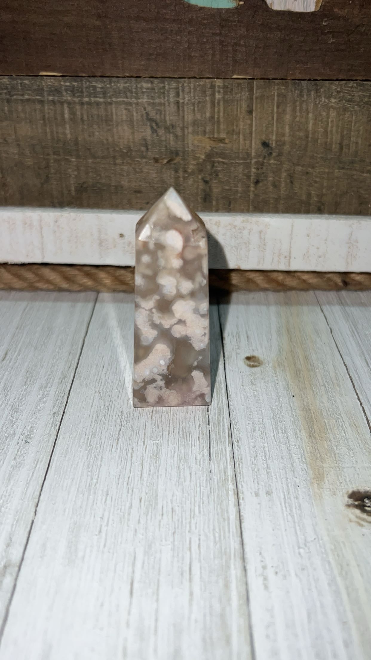 Small flower agate tower