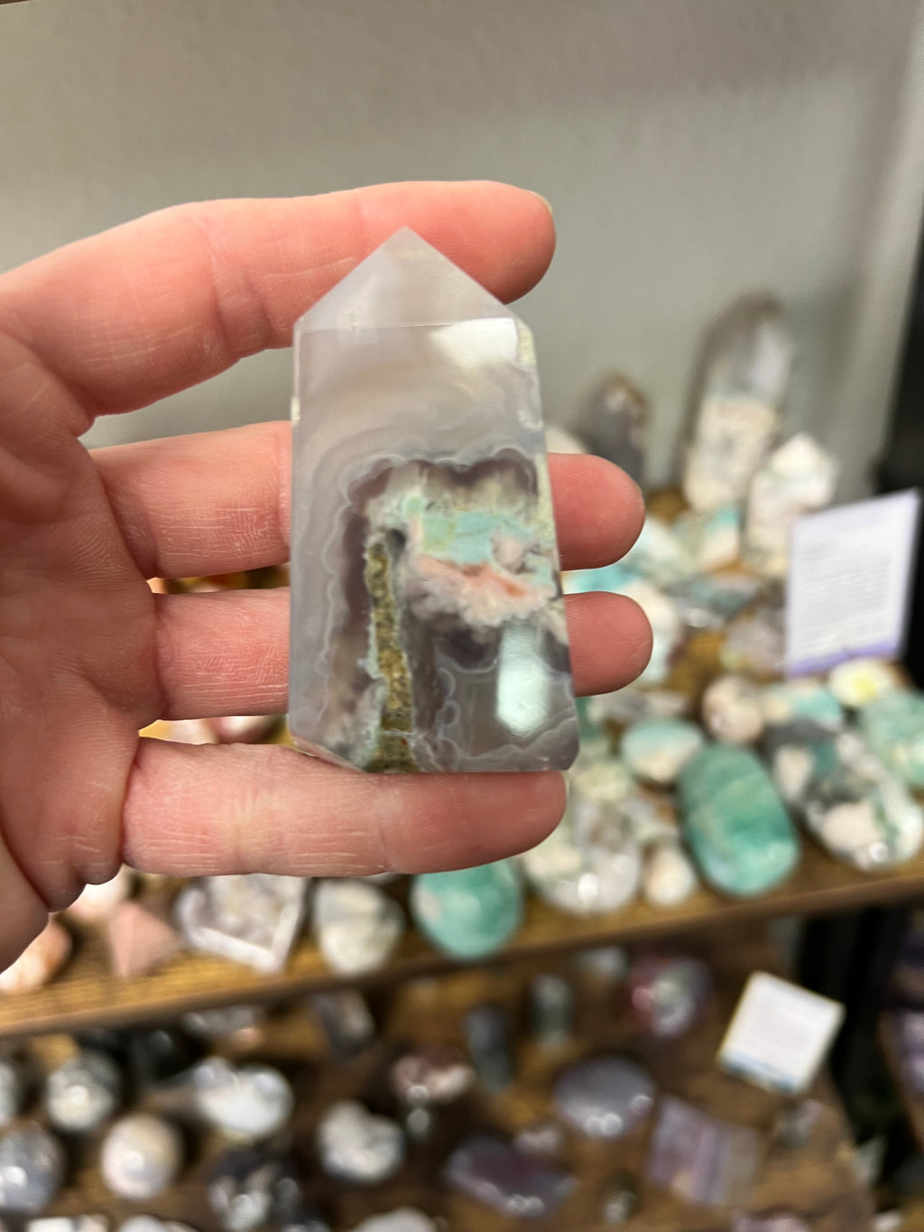 Green flower agate tower