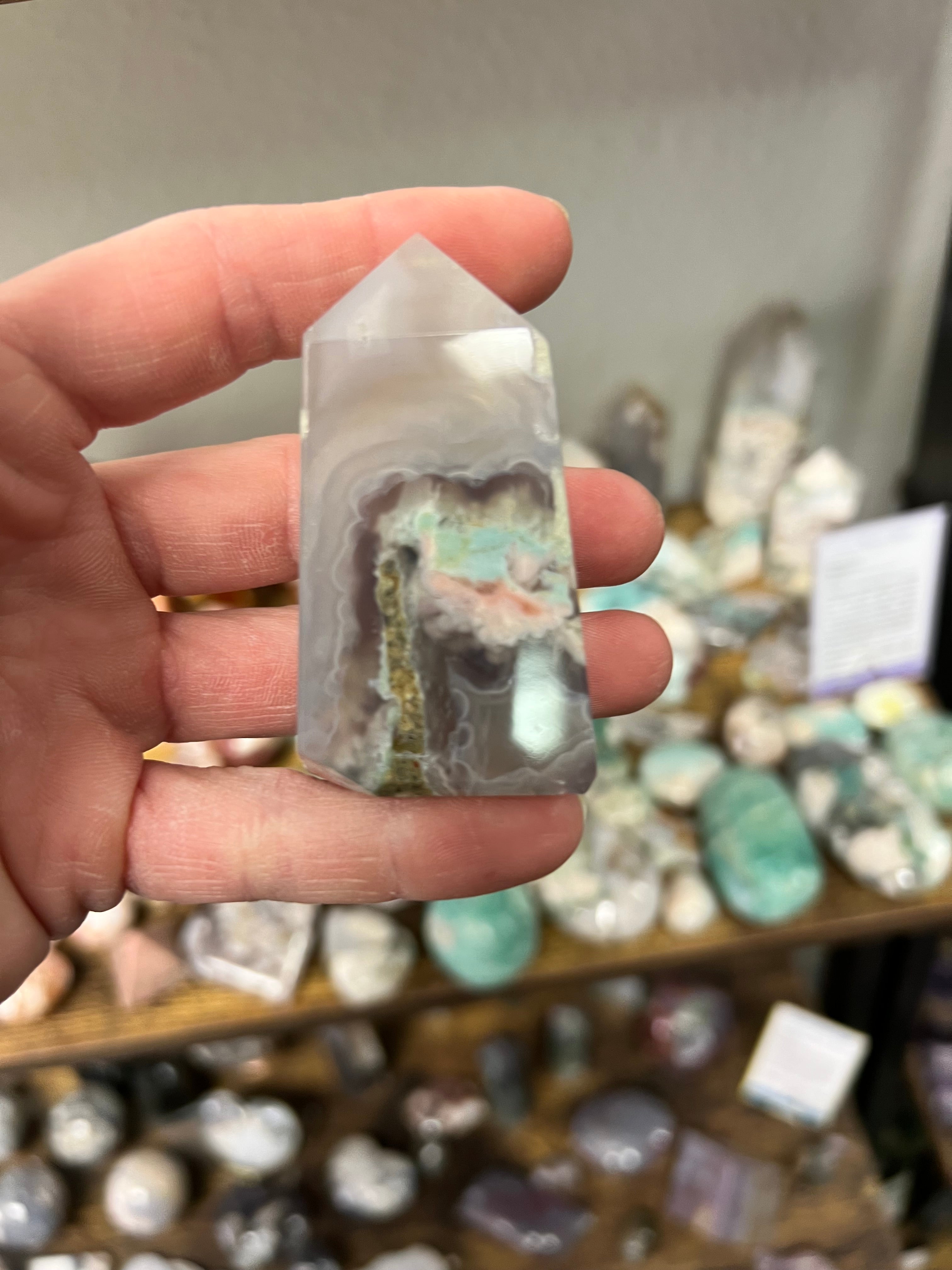 Green flower agate tower